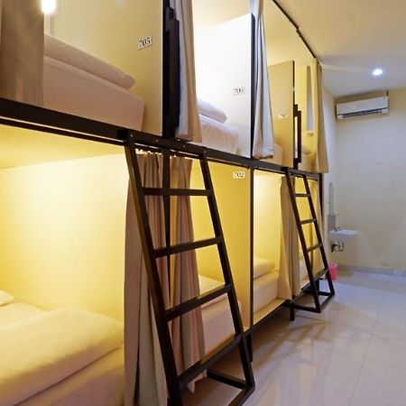 V Canggu Dormitory エクステリア 写真