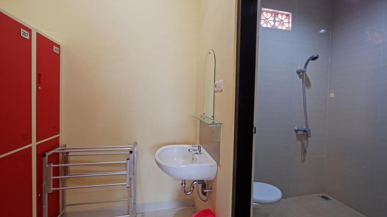 V Canggu Dormitory エクステリア 写真
