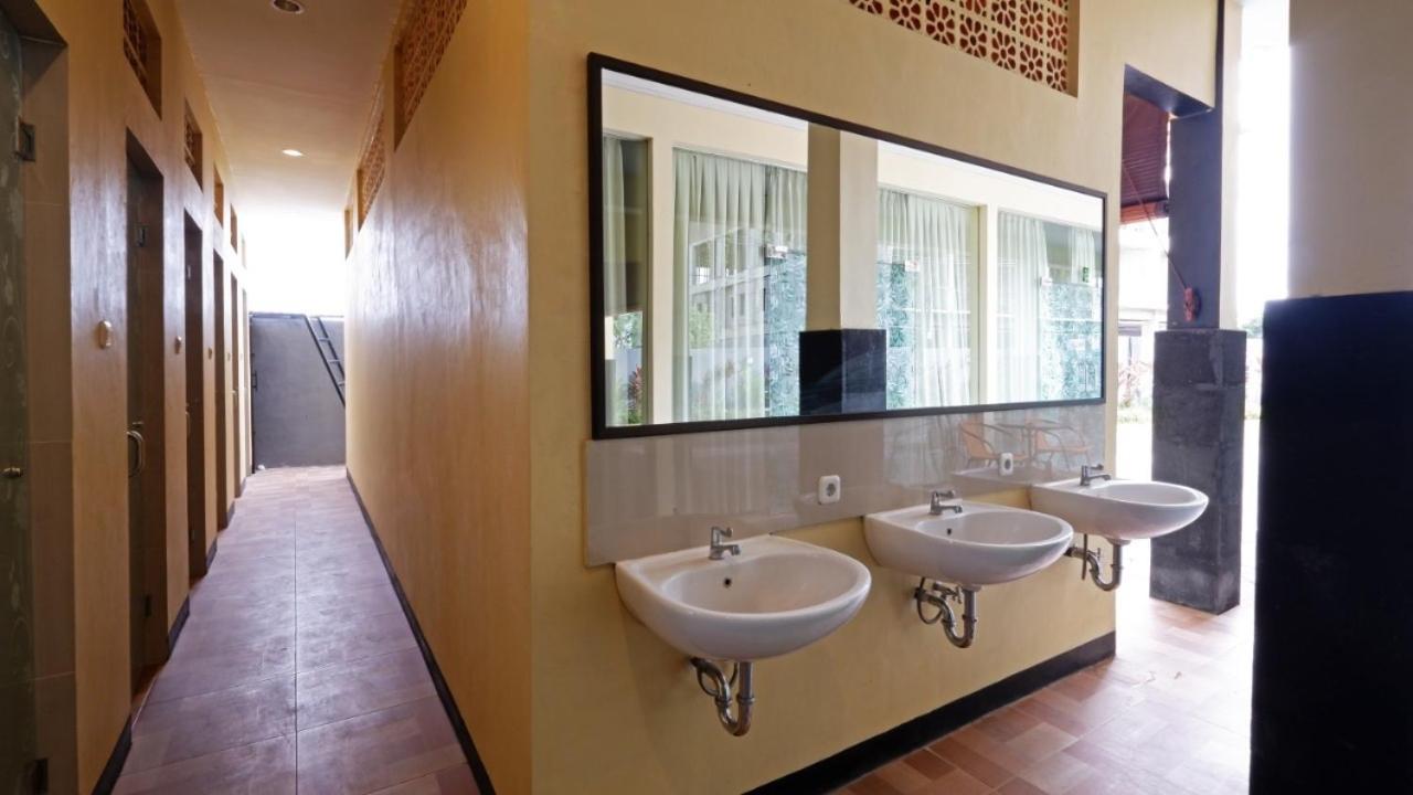 V Canggu Dormitory エクステリア 写真